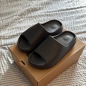 adidas Yeezy Slide Size 11 ‘Onyx’